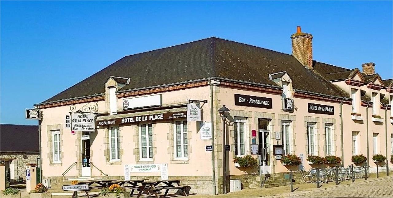 HÔTEL DE LA PLACE